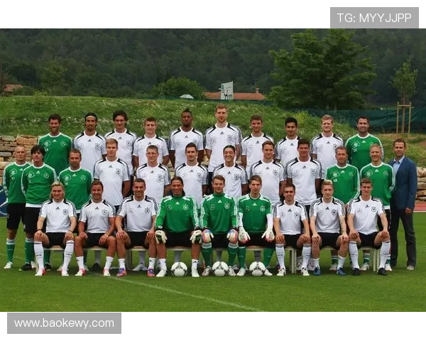 欧洲杯决赛：德国柏林见证历史性较量及冠军诞生的荣耀时刻