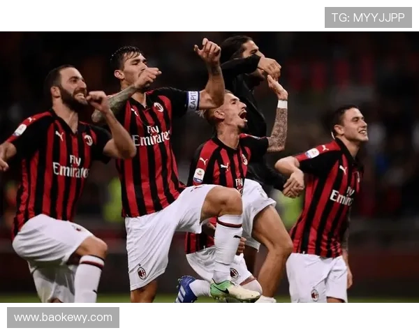 AC米兰高位压迫战术下，防线空当频现，快速反击威胁加剧